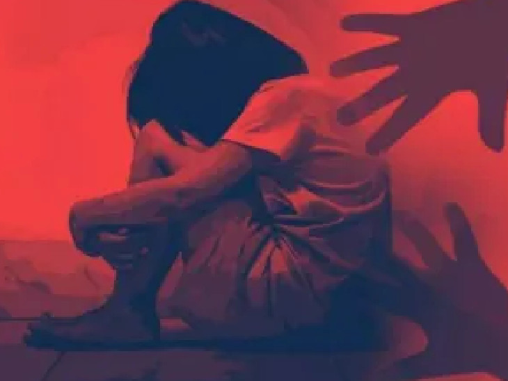 बेटी को दर्द से चिल्लाता देख पिता घर से भाग गया। (फाइल फोटो)