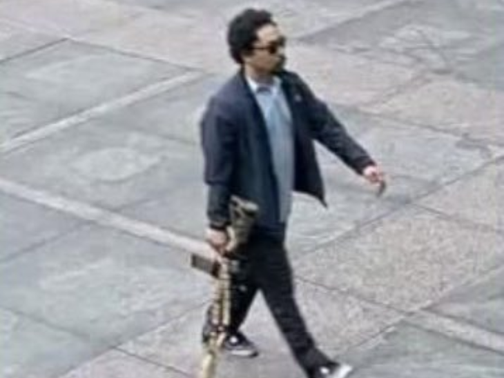 The photo attacker is seen with a bath gun. - Dainik Bhaskar