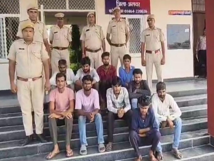 अलवर के राजगढ़ थाने की टीम ने पकड़े वांछित अपराधी।