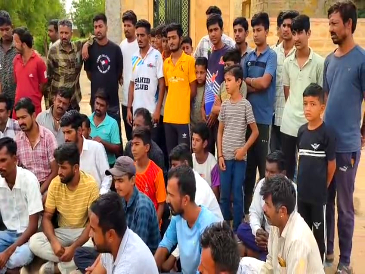 मांगें नहीं माने जाने तक तालाबंदी जारी रखने की चेतावनी दी।