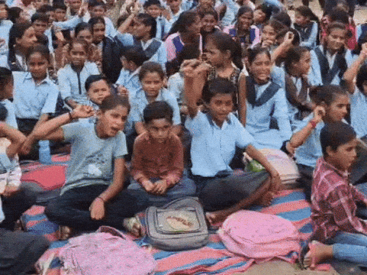 टीचर बोले- हमारी एक ही मांग है रिक्त पदों पर टीचरों को लगाया जाए।