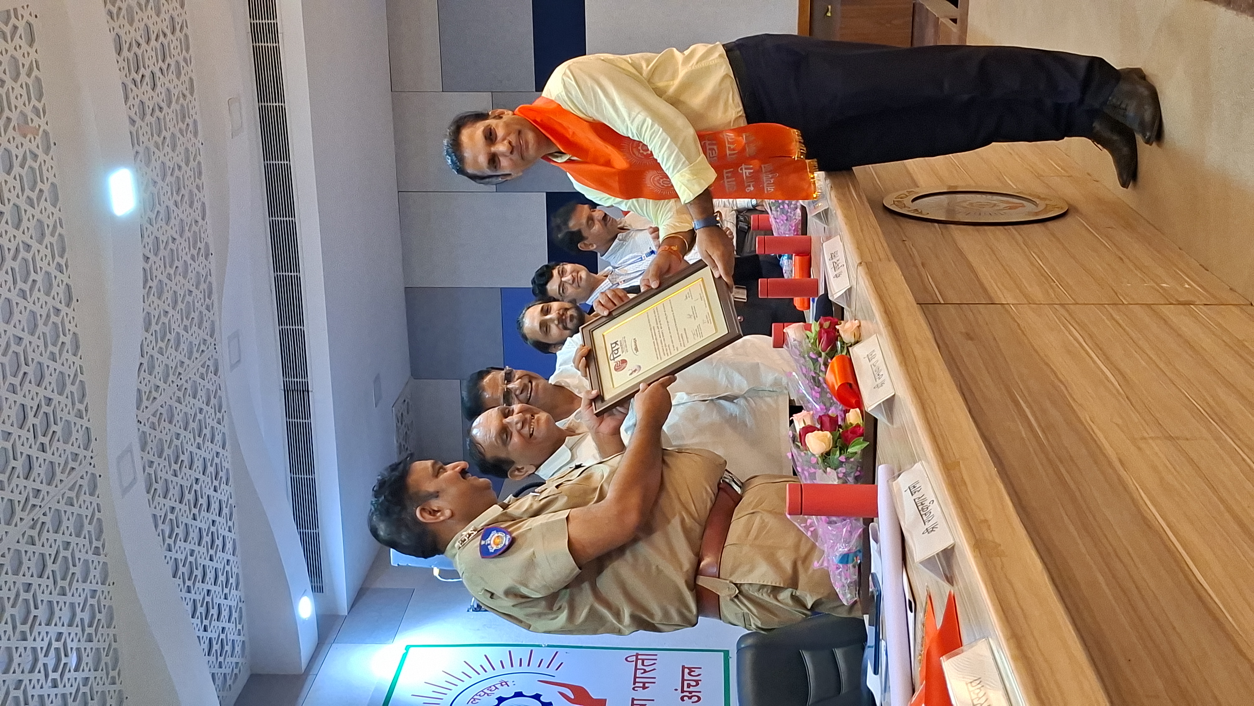 कार्यक्रम के दौरान MBM यूनिवर्सिटी के प्रो. सुशील सारस्वत का अभिनंदन किया गया।