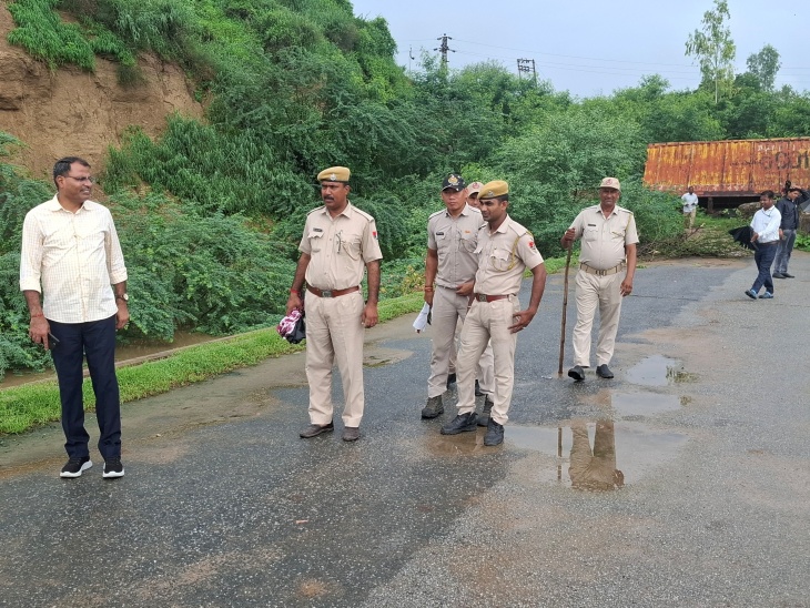 धौलपुर प्रशासन स्थिति पर नजर बनाए हुए है।