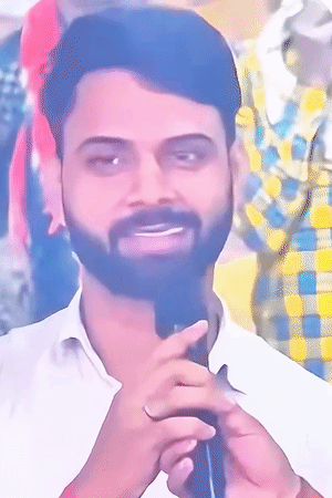 कथा के दौरान यही वो भक्त है, जिसके सवाल पर अनिरुद्धाचार्य महाराज ने जवाब दिया था।