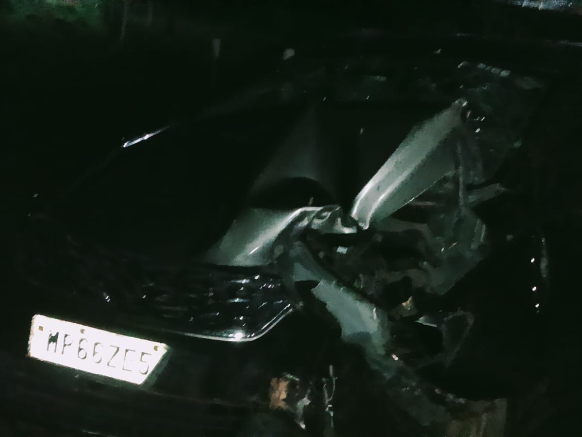 High speed car collided with a tree in Sidhi