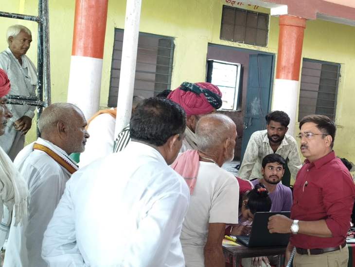 वित्तीय समावेशन संतृप्ति अभियान के तहत ग्राम पंचायत ओवन और सीलोर में शिविर आयोजित किए गए।