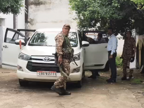 बिलासपुर में कमलकांत पाटनवार के घर पर छापेमारी की।