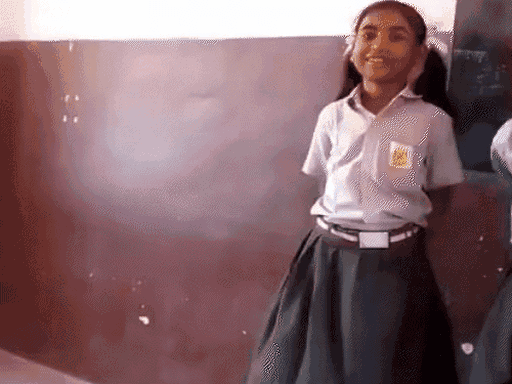 बच्ची चौथी क्लास में पढ़ती थी। इंटरवल में अचानक जमीन पर गिर गई।