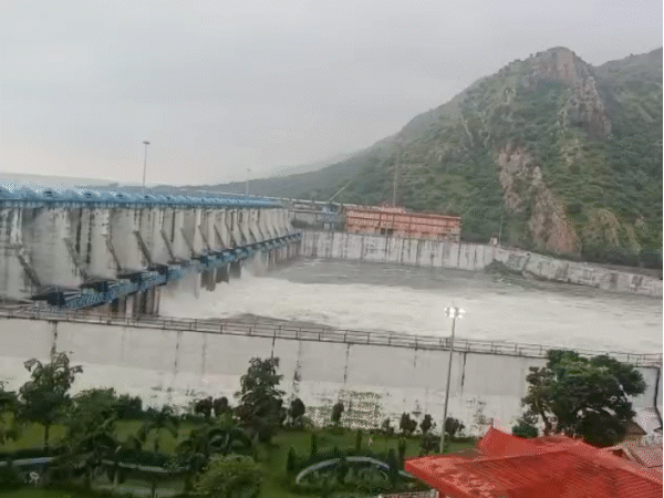 बीसलपुर बांध के कैचमेंट एरिया में पिछले 24 घंटों में हुई अच्छी बारिश के कारण बांध में पानी की आवक लगातार बढ़ रही है।