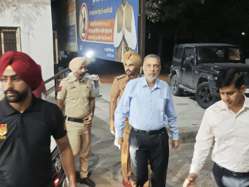 हादसे के बाद सिविल अस्पताल पहुंचे थे मंत्री।