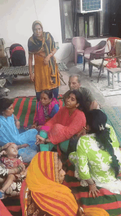 कानपुर में इकलौते बेटे स्वास्तिक की मौत के बाद मां पूजा के आंसू सूख चुके हैं। वह रह-रहकर बेसुध हो जा रही हैं।