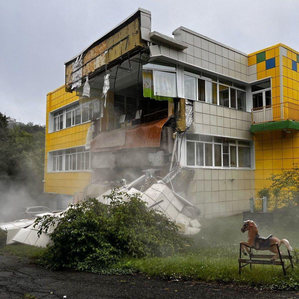 The Kindergarten School building of Kamchatka has been damaged by earthquake.