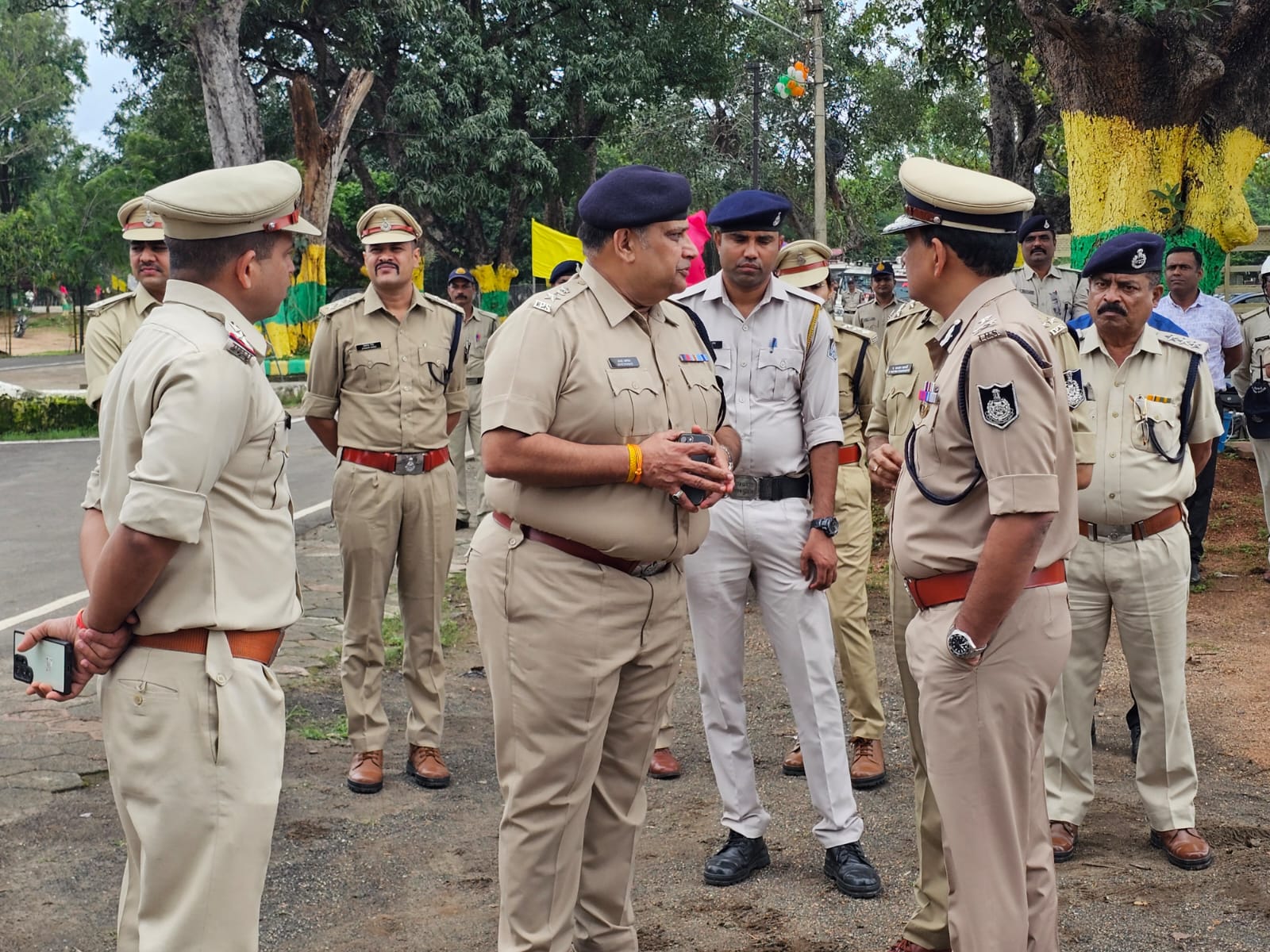 जबलपुर रेंज के आईजी ने पुलिसकर्मियों से की मुलाकात