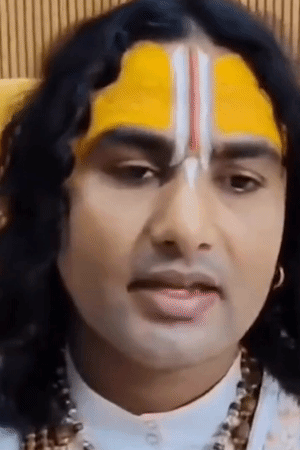 विवाद के बाद अनिरुद्धाचार्य महाराज ने वीडियो जारी कर माफी मांगी है।