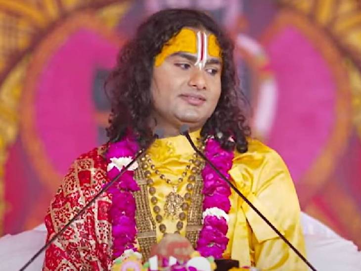 अनिरुद्धाचार्य ने कथा के समय एक भक्त के सवाल का जवाब दिया। जिस पर अब विवाद खड़ा हुआ है।