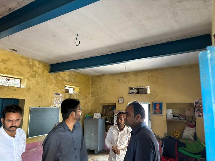 जिला कलेक्टर के निर्देश पर उदयपुर में एक दिन पहले अलग-अलग विभागों के अधिकारियों ने जर्जर भवनों को जाकर देखा और रिपोर्ट तैयार की।
