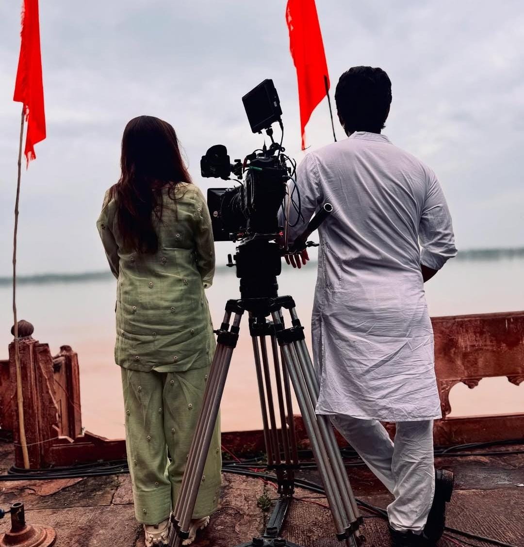 पत्नीसह काशीला पोहोचला अभिनेता रवी दुबे: सरगुन मेहतासोबतचे फोटो शेअर केले, म्हणाला- श्रावणात काशी... ही शिव कृपा पत्नीसह काशीला पोहोचला अभिनेता रवी दुबे: सरगुन मेहतासोबतचे फोटो शेअर केले, म्हणाला- श्रावणात काशी... ही शिव कृपा