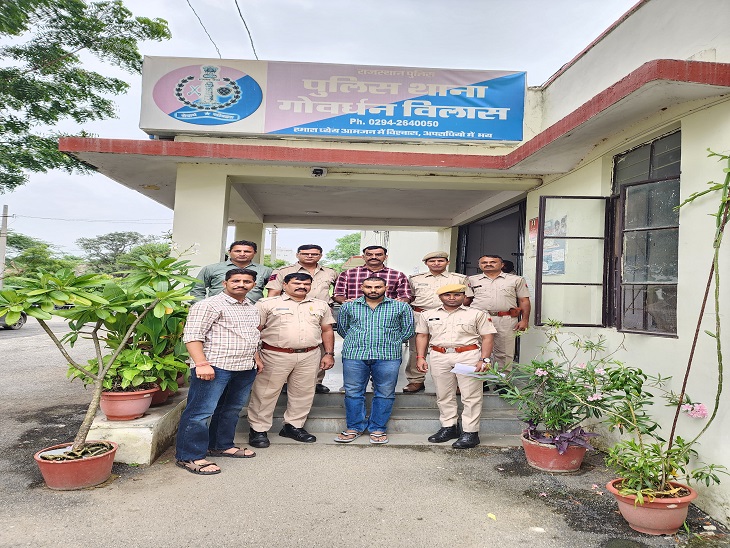 थानाधिकारी दिलीप सिंह झाला ने बताया कि डूंगरपुर के बिछीवाड़ा निवासी अविनाश पर 5000 रुपए ईनाम घोषित था।