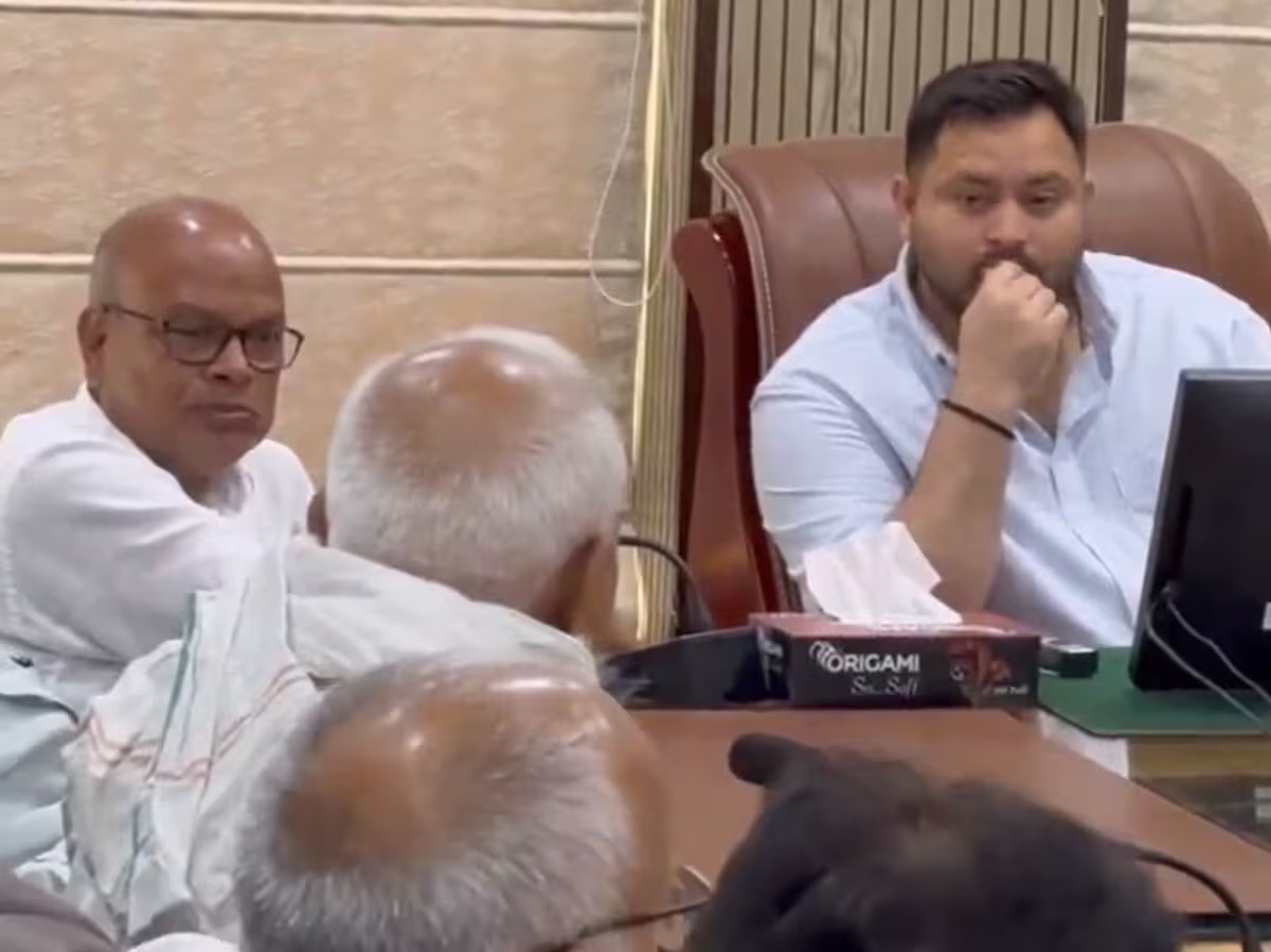 Mukesh Sahni did not attend the meeting of the Grand Alliance.