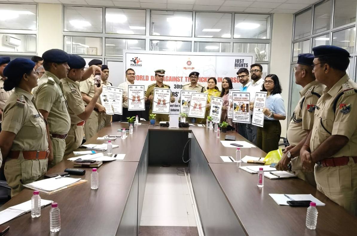 NGO 'प्रयास' संस्था के साथ आयोजित इस सेमिनार के दाैरान ह्यूमन ट्रैफिकिंग अवेयरनेस के पोस्टर का विमोचन भी किया गया