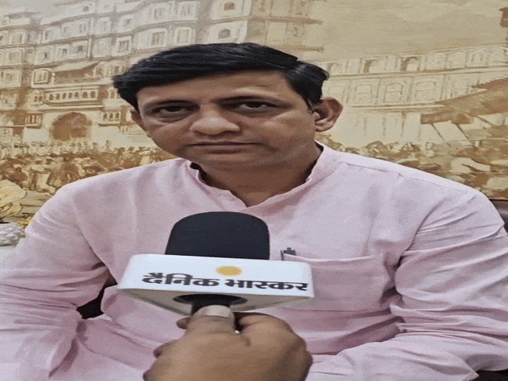 महापौर पुष्यमित्र भार्गव।