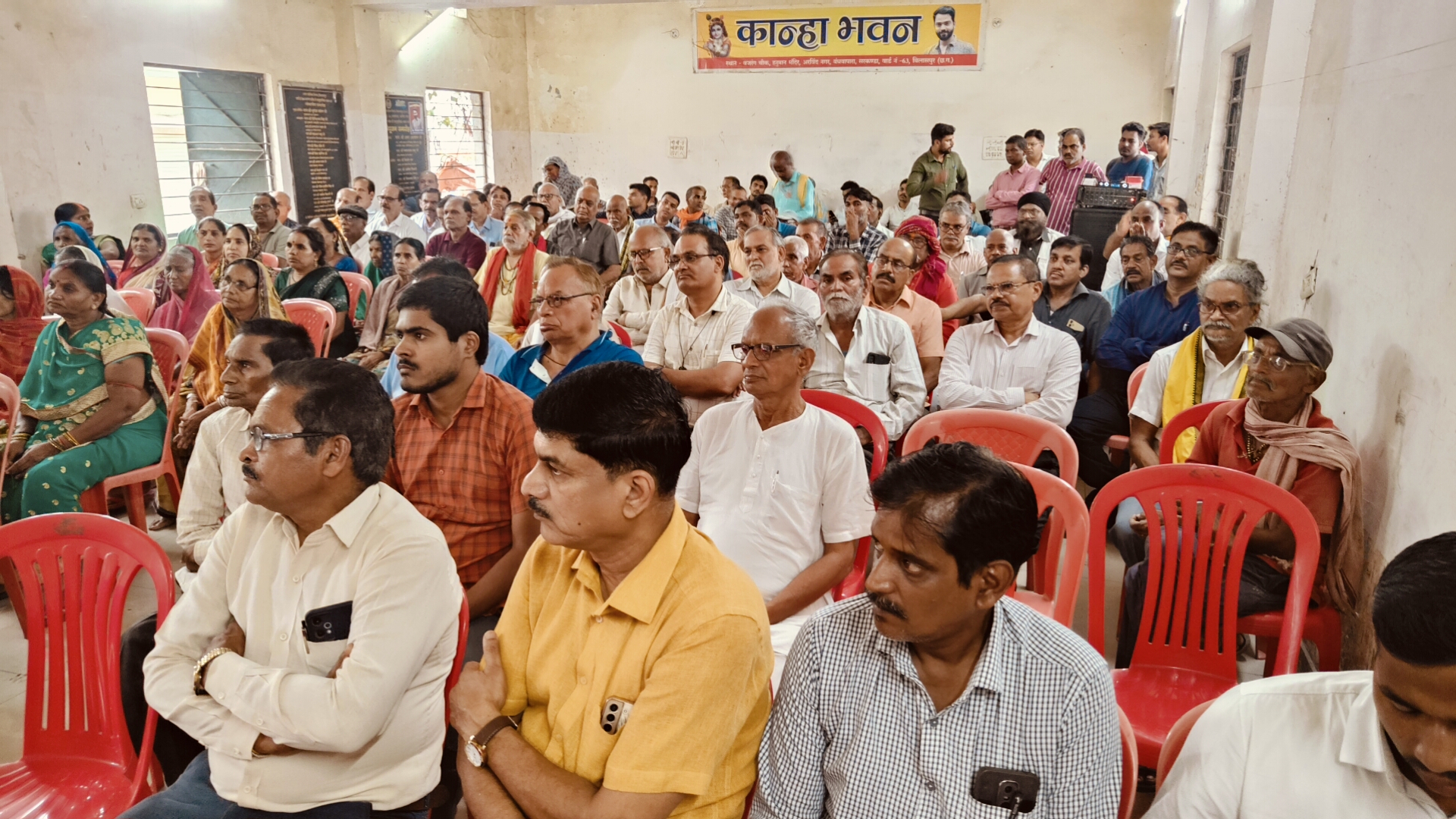 जन चौपाल में शहर विधायक ने लोगों से किया संवाद।