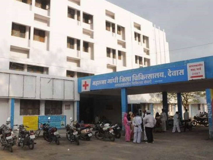 महात्मा गांधी जिला अस्पताल में गुरुजी को लाया गया था, जहां उन्हें मृत घोषित किया गया।