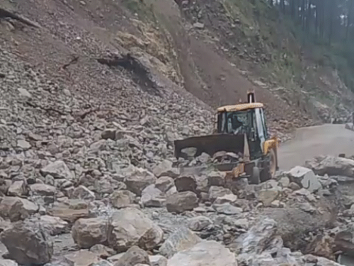 चंडीगढ़-मनाली फोरले की बहाली में जुटी जेसीबी
