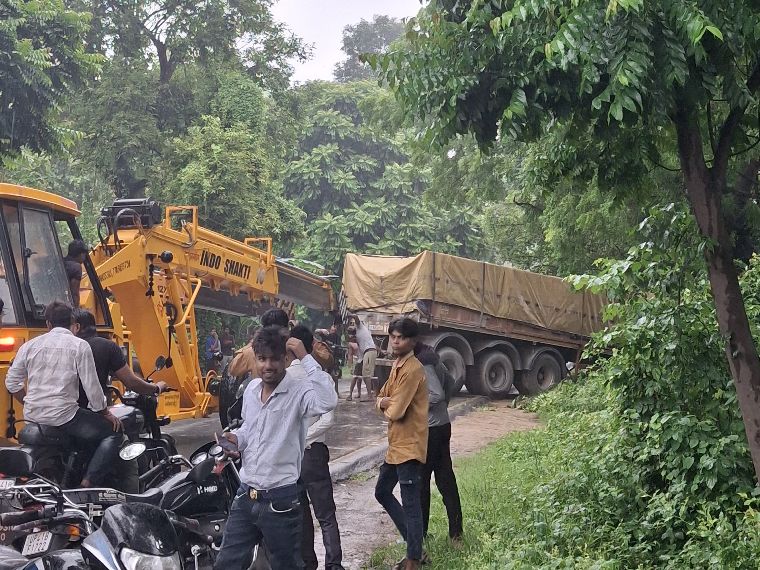 Truck lost control and fell into a roadside ditch in Ramsnehi Ghat