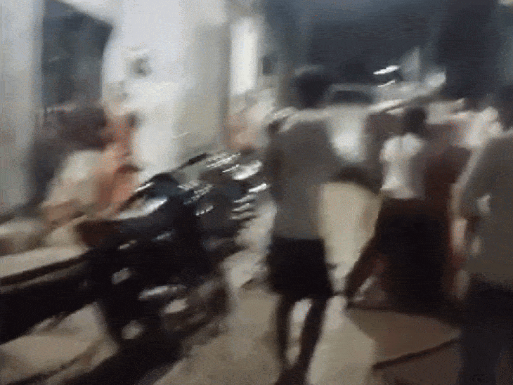 हादसे में एक व्यक्ति के सिर में चोट आई हैं।