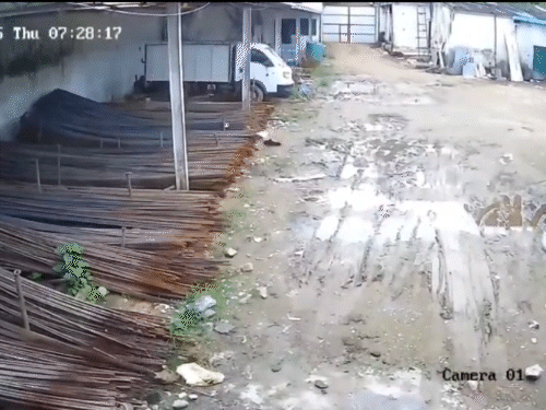 3 से 4 सेकेंड तक झटके महसूस किए गए। फिलहाल, किसी नुकसान की खबर नहीं है।