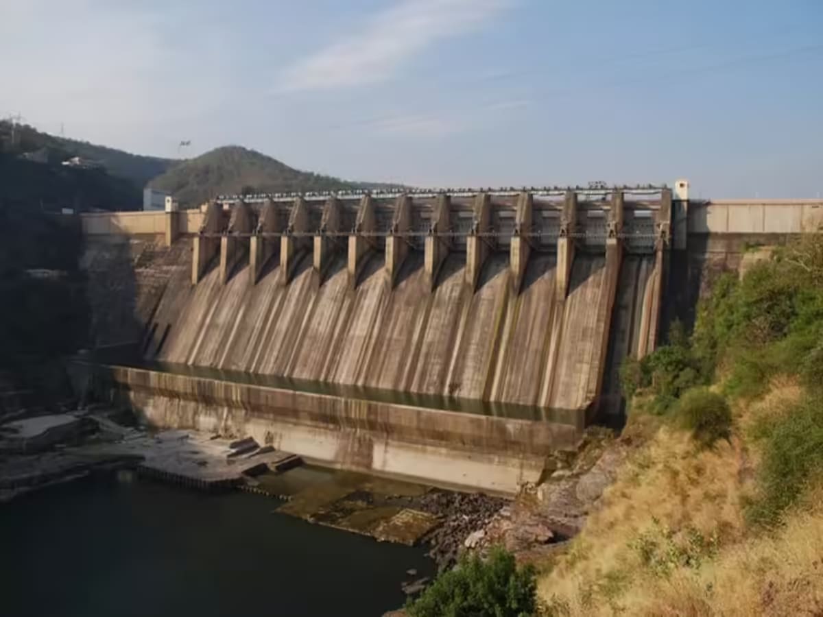 सावलकोट पनबिजली प्रोजेक्ट नेशनल हाइड्रोइलेक्ट्रिक पॉवर कॉर्पोरेशन (NHPC) बनाएगा।