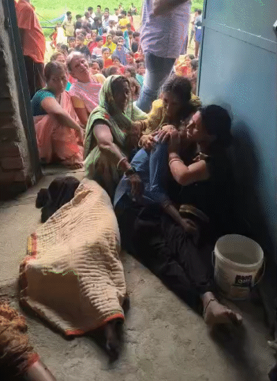घटना के बाद घर में पड़ी बच्चों की लाश।