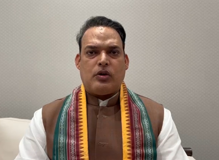 बीजेपी प्रवक्ता गौरीशंकर श्रीवास ने कहा कि प्रचार के नाम पर किसी को धर्मांतरण का हक नहीं है।
