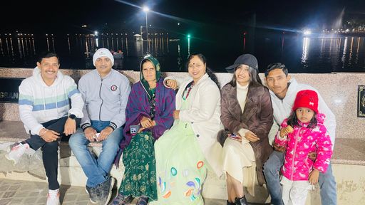 Vardichand went to Mount Abu in January. This picture is from Nakki Lake. In the picture, Vardichand, his wife, friend of Vardichand, Dinesh and children.