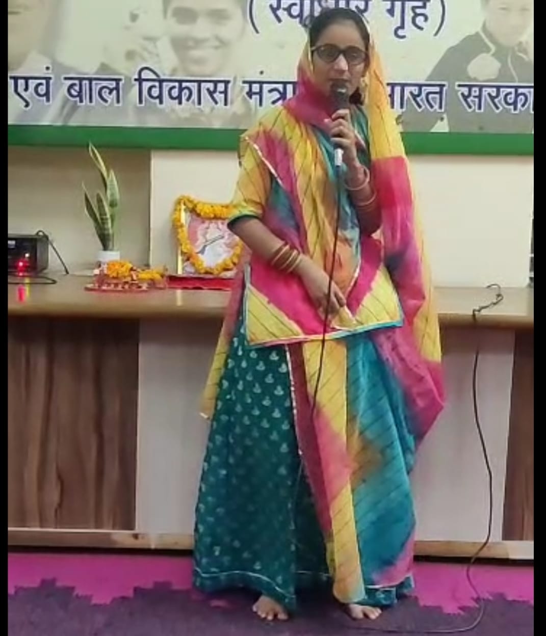 शक्ति-सदन में रहने वाली महिलाओं और बच्चियों को उनकी सांस्कृतिक प्रस्तुतियों के लिए प्रमाण-पत्र भी प्रदान किए गए।
