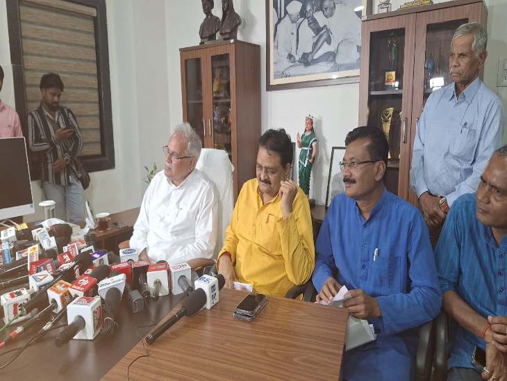 भूपेश बघेल ने कहा कि, ट्रंप के बारे में बृजमोहन अग्रवाल क्या कहते हैं ? वे तो बहुत साहसी, वे इतने साहसी है कि मोदी जी टेबल के अंदर छुप जाते हैं।