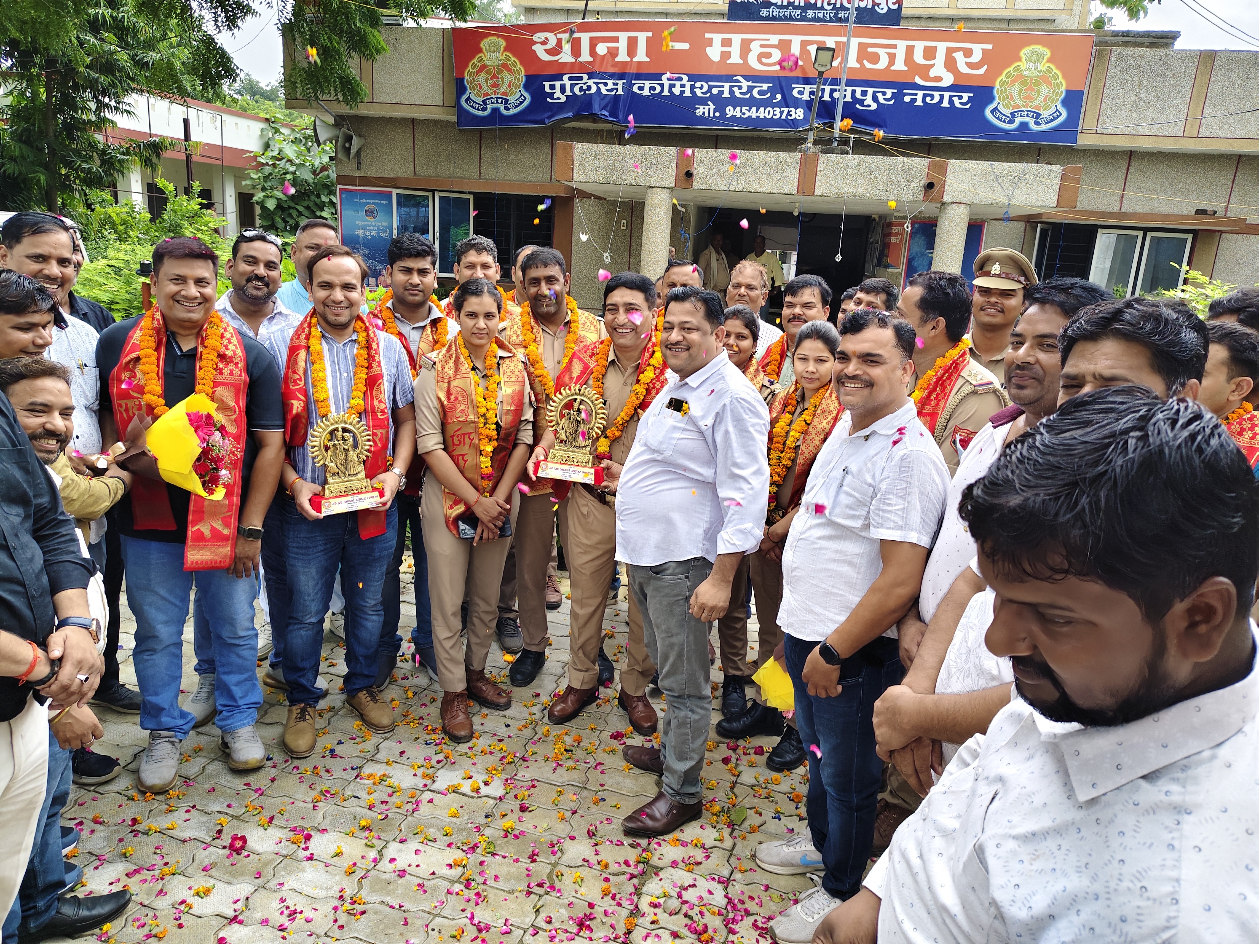 Traders honored Maharajpur Police | व्यापारियों ने महाराजपुर पुलिस को ...