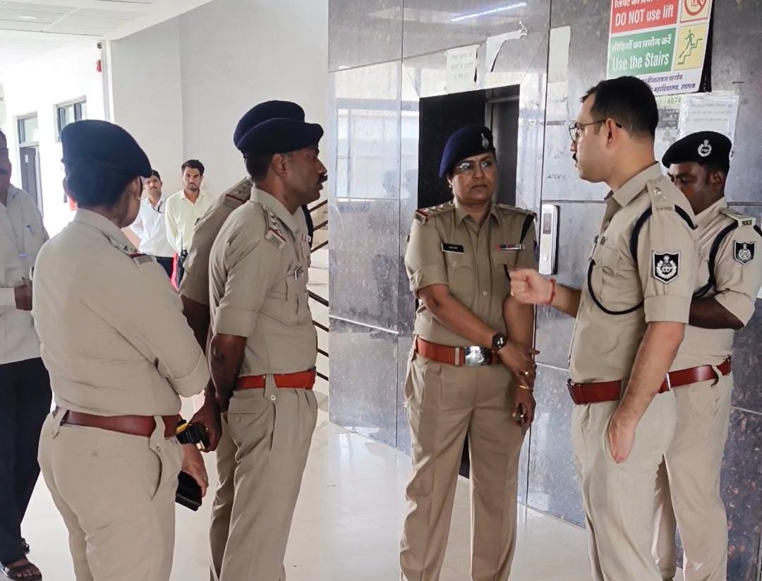 SP Amit Kumar and other officials reached the medical college.