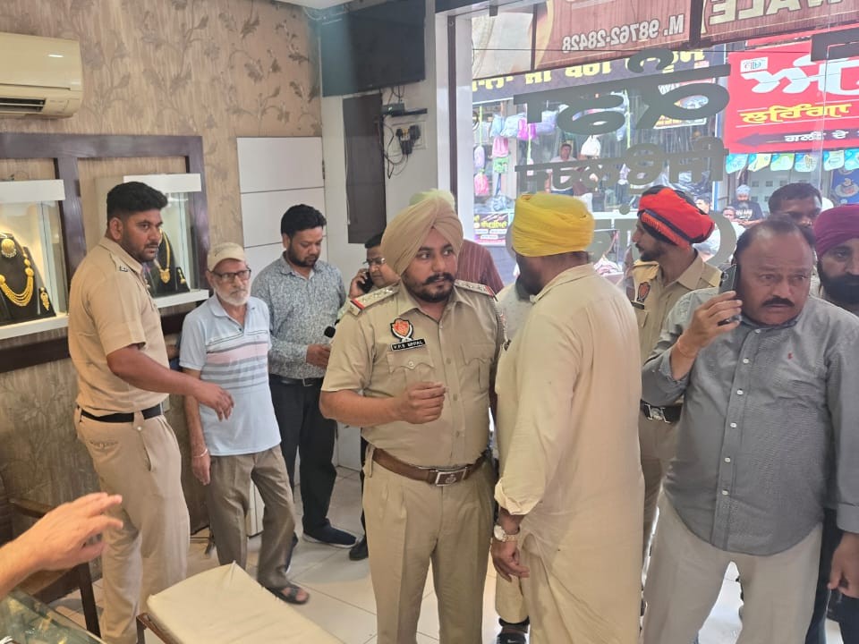 लुधियाना पुलिस ने कंडा ज्वेलर्स में पूछताछ की थी।
