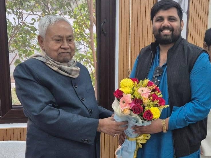 मुख्यमंत्री के साथ शिवहर विधायक चेतन आनंद।