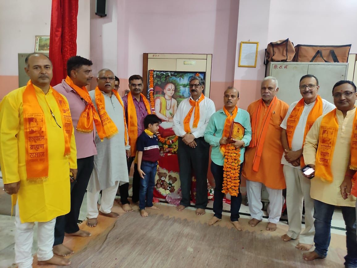 समाज के अध्यक्ष ओम प्रकाश त्रिपाठी ने अपने संबोधन में रामायण और रामचरितमानस के अंतर को स्पष्ट किया।