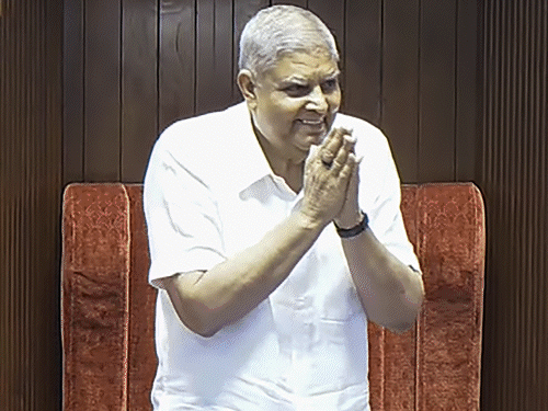 उपराष्ट्रपति धनखड़ 21 जुलाई को राज्यसभा की कार्यवाही में शामिल हुए थे। इसके बाद शाम को खराब स्वास्थ्य का हवाला देकर इस्तीफा दे दिया था।