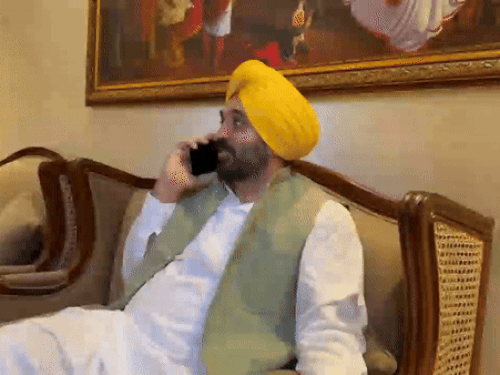 He interacted with the players over the phone after canceling the visit of CM Bhagwant Mann during the Paris Olympics.