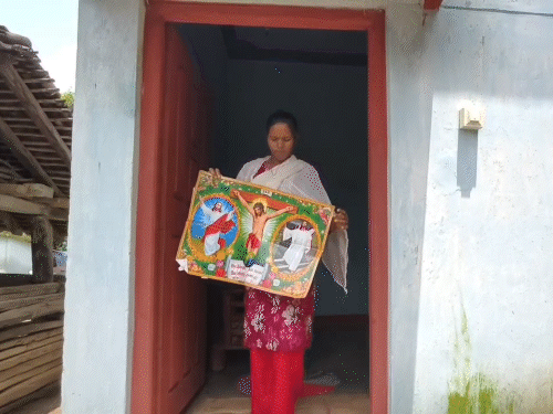 नारायणपुर की रहने वाली कमलेश्वरी प्रधान बोली- पिछले 5-6 साल से ईसाई धर्म मान रहे हैं।