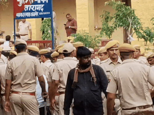 वन विभाग व जिला प्रशासन का अमला संकेत मिलने के साथ ही अतिक्रमण हटाने की कार्रवाई को अंजाम देगा।