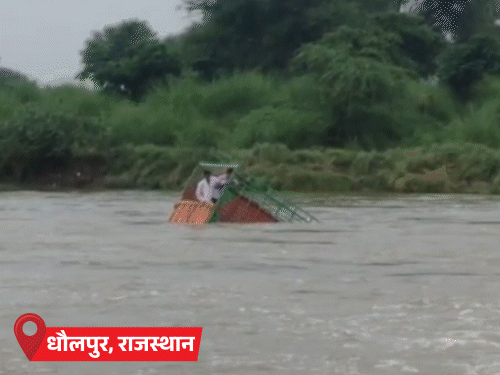 राजस्थान के धौलपुर में शुक्रवार सुबह सड़क पार करने के दौरान एक मिनी ट्रक के साथ ड्राइवर-क्लीनर नदी में बह गए। मंडी में लैंडस्लाइड से चंडीगढ़-मनाली NH बंद हो गया। - Dainik Bhaskar