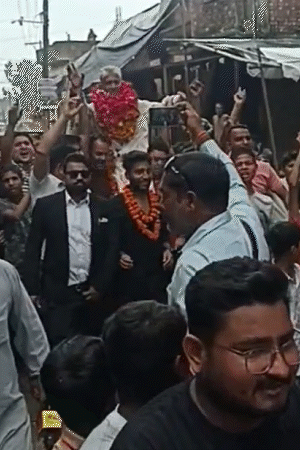 As soon as Zafar got off the car in Sambhal, people picked him up on the shoulder.