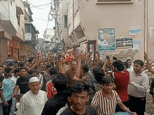 On the release of Zafar, more than 3 thousand people gathered in care. During this time people raised slogans of Zindabad.