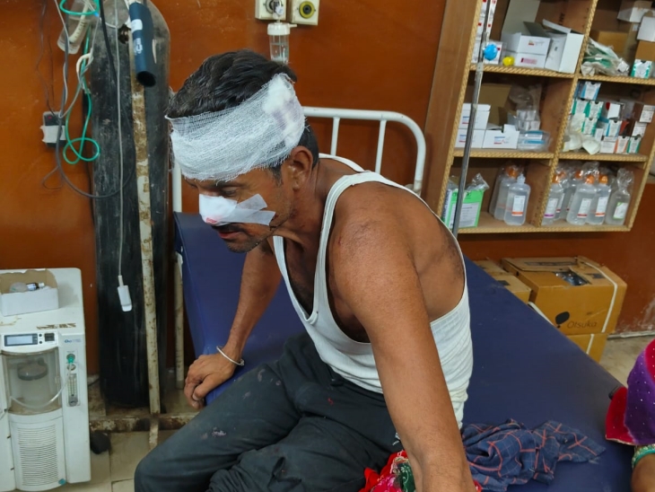 घायल का हॉस्पिटल में करवाया इलाज।